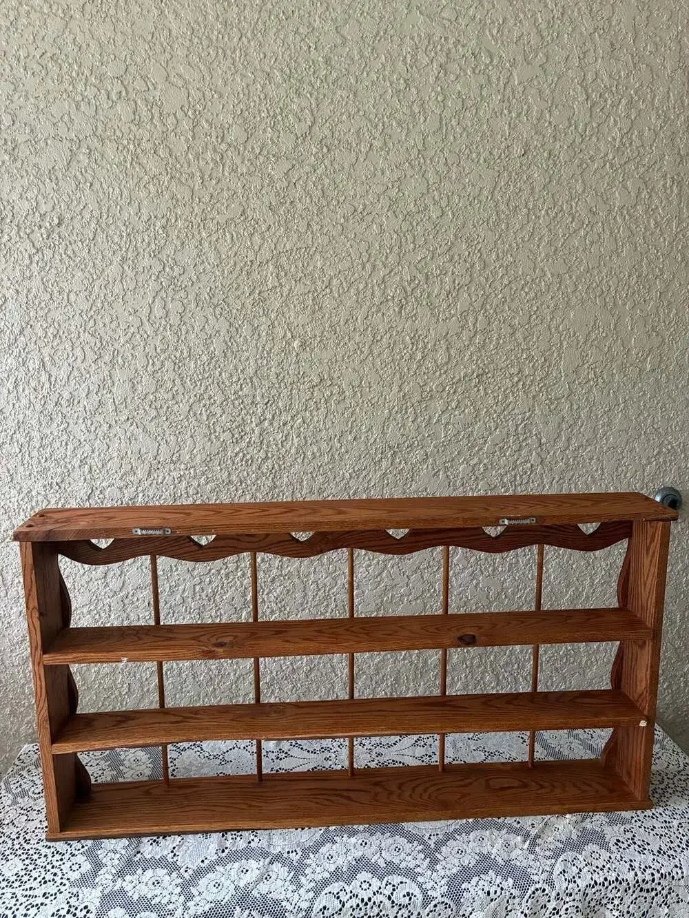 VTG Wood Heart Cut Out Wall Hanging 3 Tier 18 Tea Cup Saucer/ Trinket Display